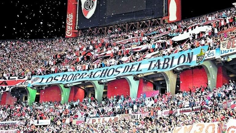 Afición de River Plate durante un partido de los Millonarios