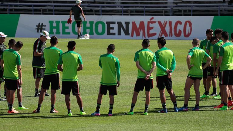 Seleccionados ponen atención a Juan Carlos Osorio en entrenamiento 