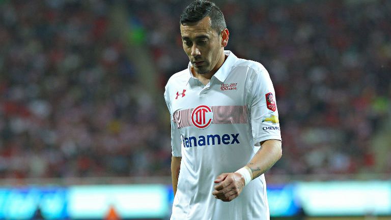 Rubens Sambueza durante un partido de Toluca