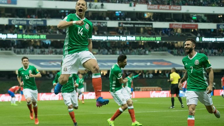 Chicharito festeja su gol contra Costa Rica