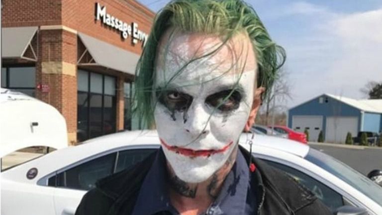 Sujeto disfrazado de Joker que fue arrestado en Virginia, EU