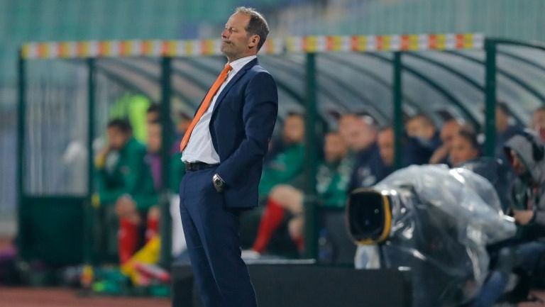 Danny Blind se lamenta durante el partido contra Bulgaria