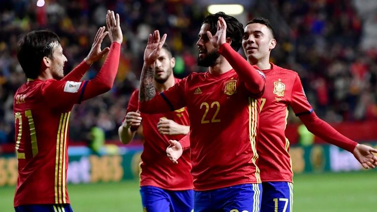 Isco celebra un gol con la selección española