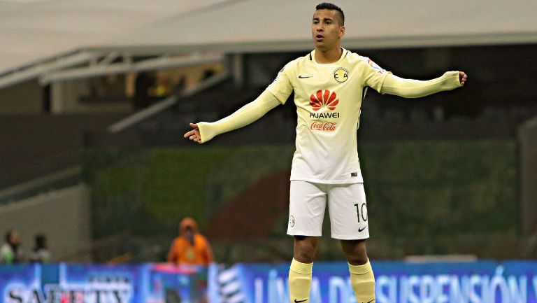 Cecilio Domínguez, durante un partido de América