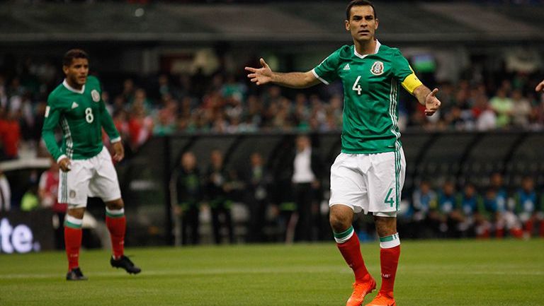 Márquez con la camiseta del Tri en el juego contra Costa Rica