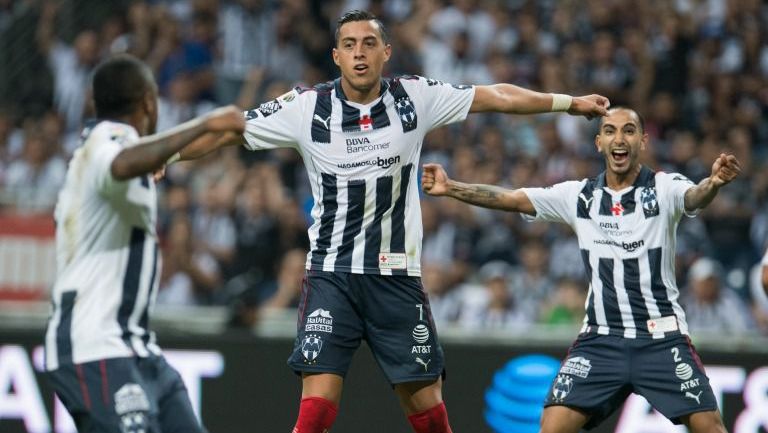 Rogelio Funes Mori festeja un gol con Monterrey 