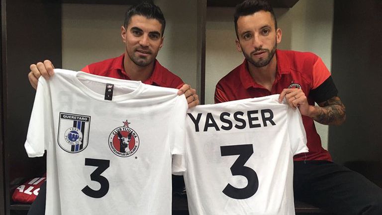 Jugadores de Xolos presumen las playeras en honor a Yasser