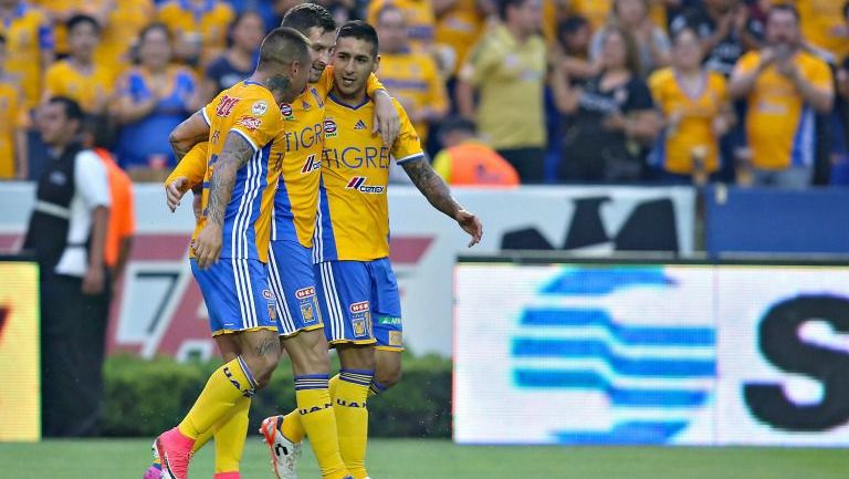 Vargas, Gignac y Sosa festejan el primer tanto de Tigres