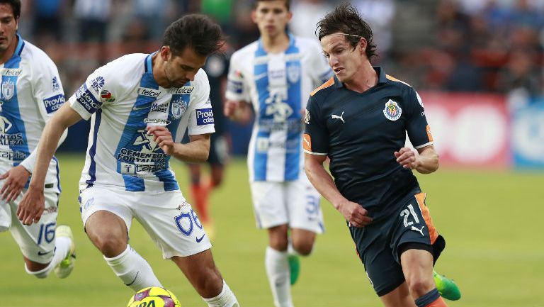 Carlos Fierro durante el partido contra Pachuca