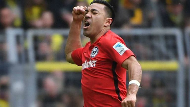 Marco Fabián festeja un gol con Frankfurt