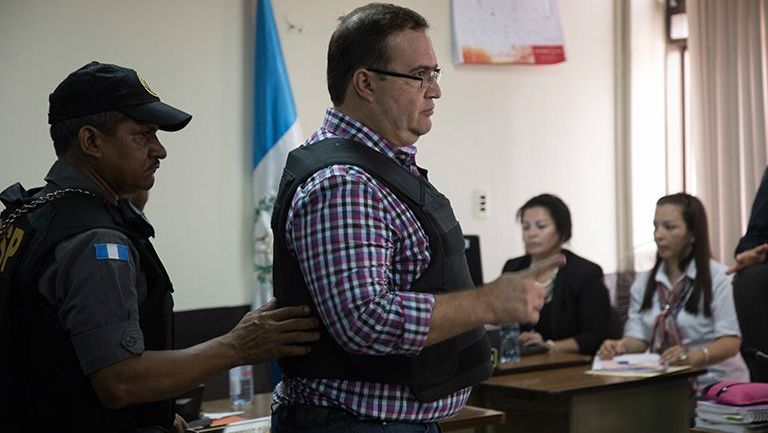 Javier Duarte es custodiado en audiencia en Guatemala 