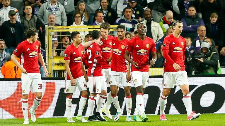 Man Utd festeja gol en el Constant Vanden Stock