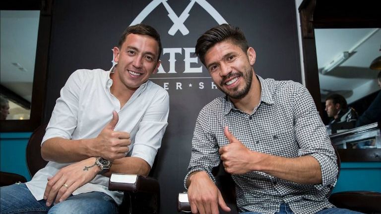 Agustín Marchesín y Oribe Peralta sonríen para la cámara de RÉCORD