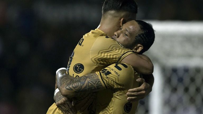 Vinicio Angulo celebra un gol de Dorados frente a Zacatepec