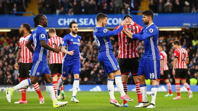 Hazard y Diego Costa celebran el primer gol del Chelsea al Southampton