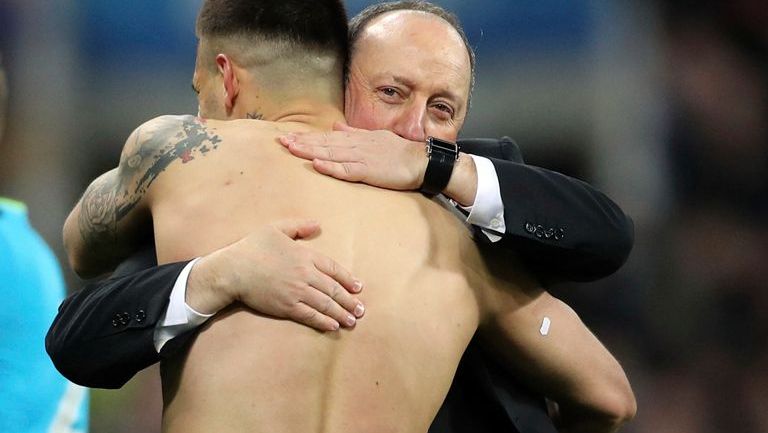 Rafa Benítez celebra el ascenso del Newcastle a Premier League