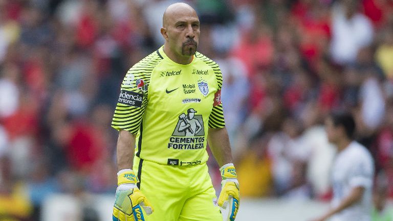 El Conejo Pérez en un partido de Tuzos