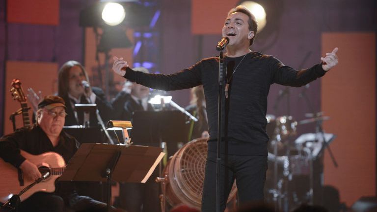 Cristian Castro durante uno de sus conciertos