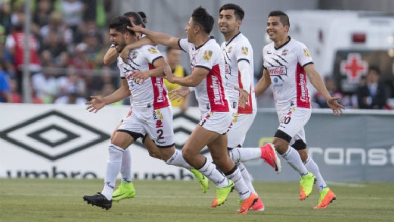 Los jugadores de Lobos festejan tras un gol contra Juárez