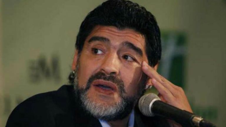 Diego Maradona durante una conferencia de prensa