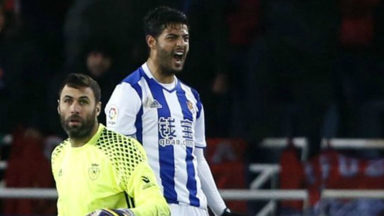 Carlos Vela celebra un tanto con la Real Sociedad en la temprada 2016-17