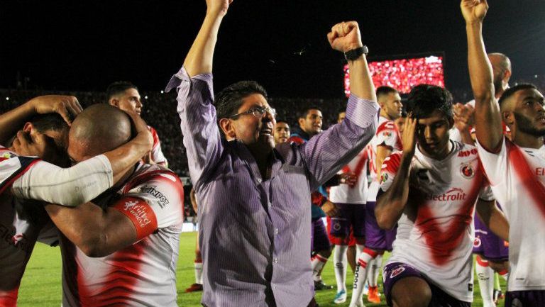 Fidel Kuri festeja un triunfo de Veracruz en el Cl2017