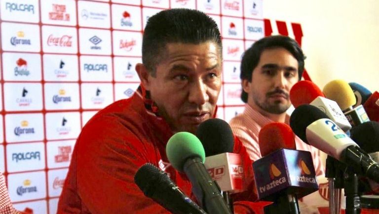 Nacho Ambriz durante la conferencia de presentación con Necaxa