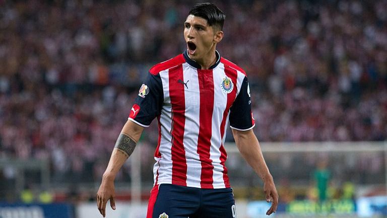 Alan Pulido celebra gol contra Atlas en Cuartos de Final