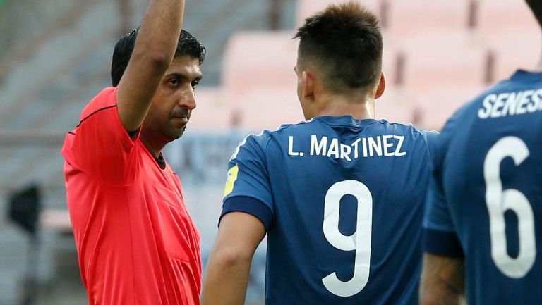 Lautaro Martínez es expulsado por el árbitro