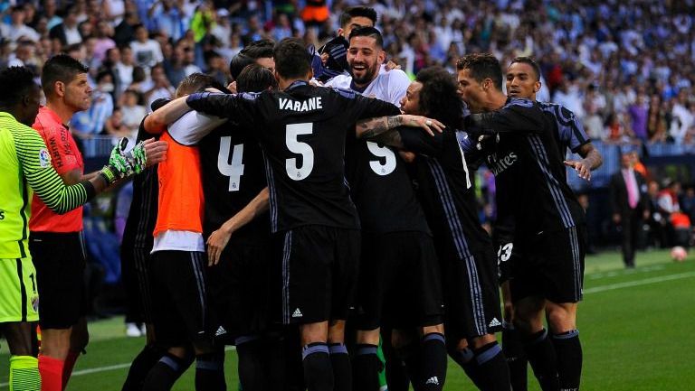 Jugadores del Madrid celebran un gol frente al Málaga