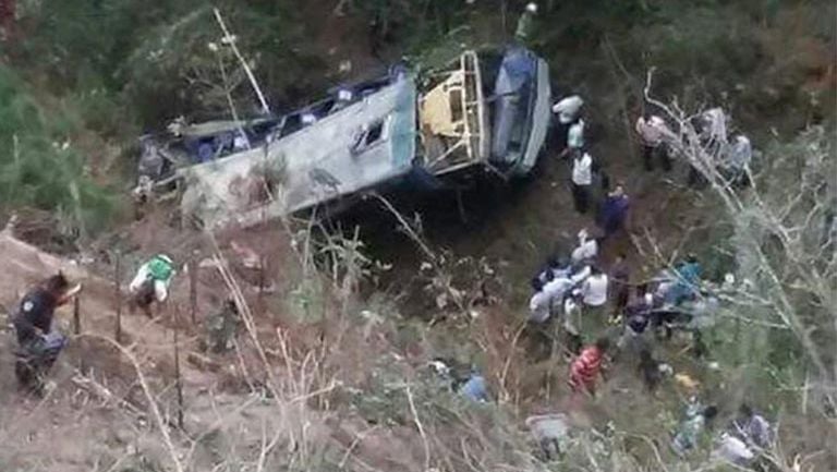 El autobús luego de volcarse