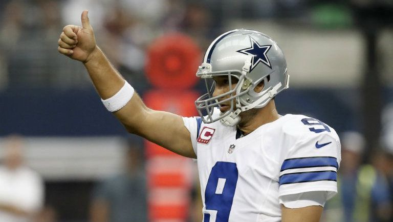 Tony Romo durante un partido de Dallas Cowboys 