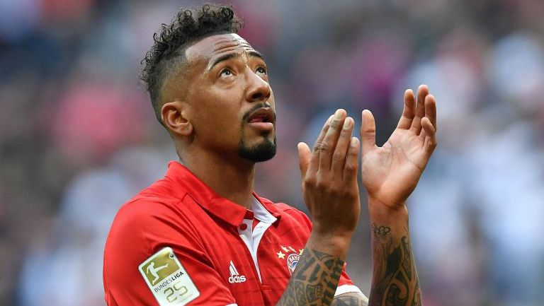 Boateng aplaude después de una jugada