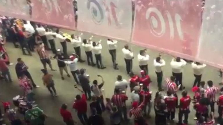 El mariachi animando a la afición en el Estadio Chivas