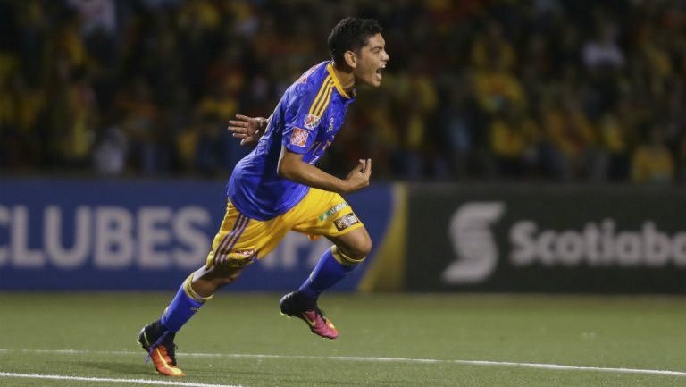 Jonathan Espericueta durante un partido con Tigres 