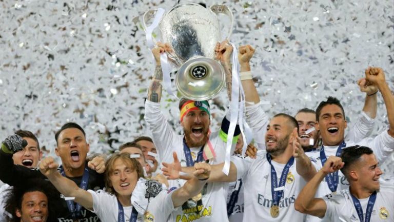 Sergio Ramos levanta el trofeo de Champions League en 2016