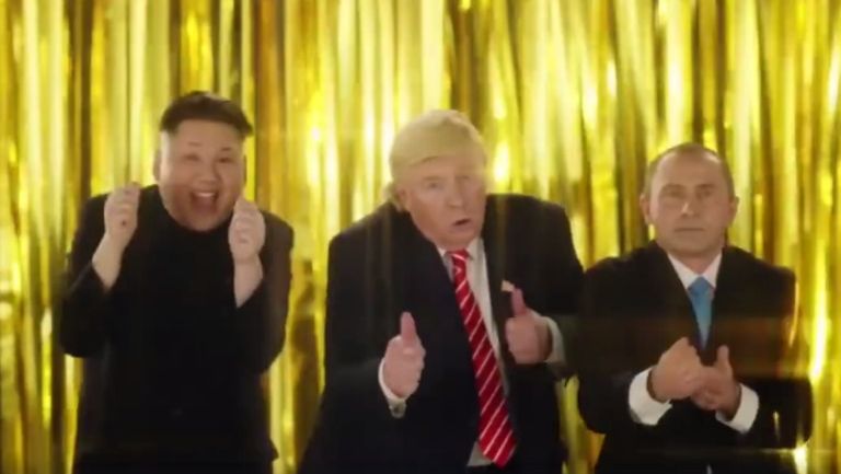 Imitadores de Trump, Putin y Kim Jong-un bailan durante el anuncio