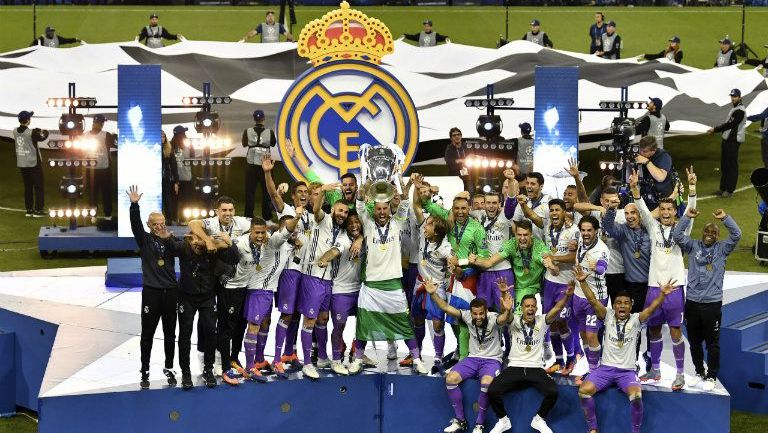Jugadores del Real Madrid festejan su Duodécima Champions
