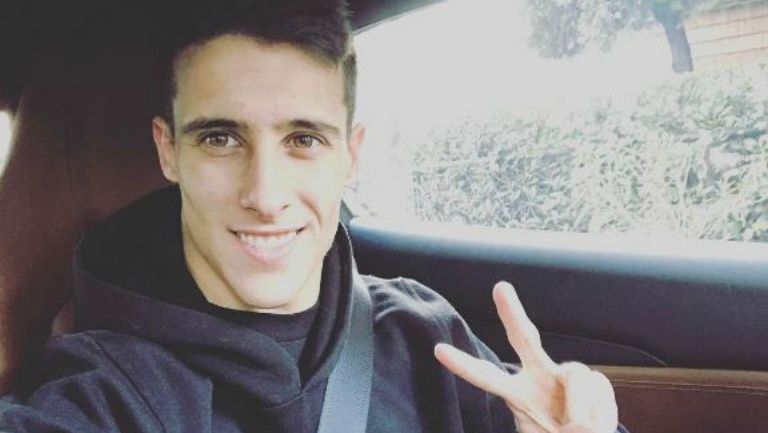 Cristian Tello tomándose una selfie