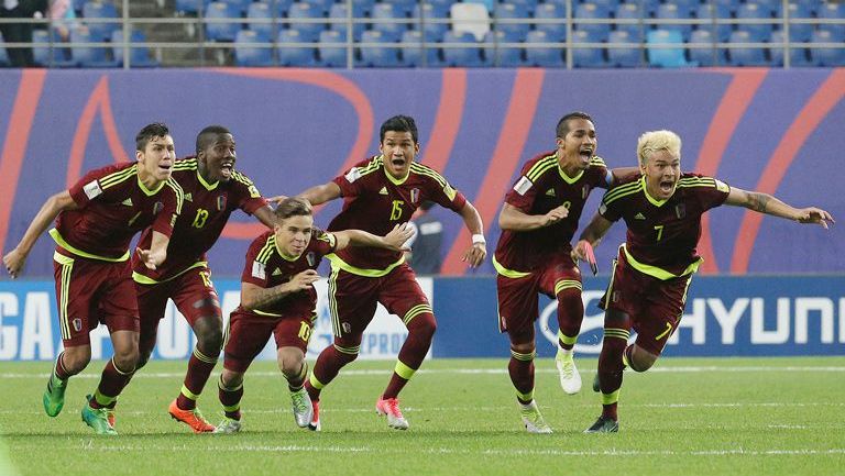 Jugadores de Venezuela celebran tras avanzar a la Final