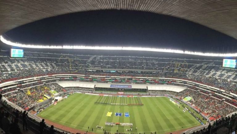 El estadio Azteca al momento de la ceremonia de los himnos antes del México vs Honduras