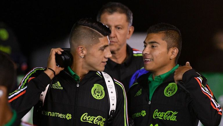 Pulido y Orbelín sonríen previo a un juego con México