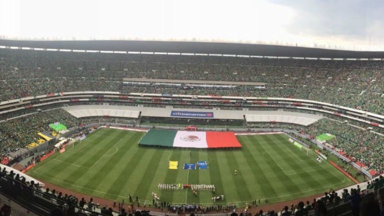 El estadio Azteca durante la ceremonia de los himnos en el México vs. Estados Unidos