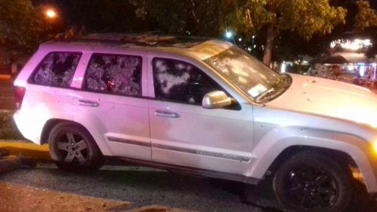 Camioneta con múltiples impactos de bala en el centro de Cancún