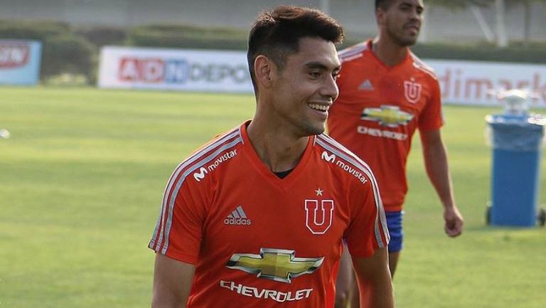 Felipe Mora en una práctica con la Universidad de Chile