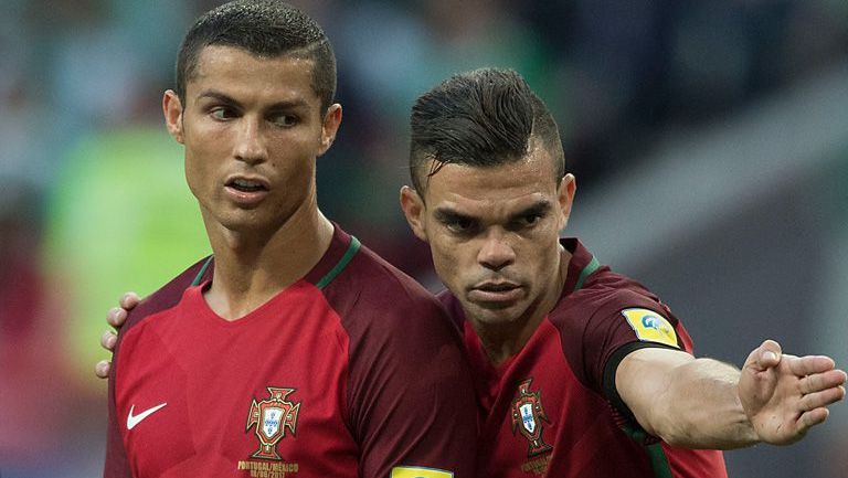 Cristiano Ronaldo dialoga con Pepe