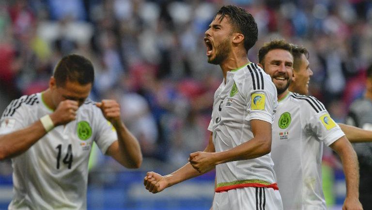 Diego Reyes lanza un grito tras el gol de Moreno contra Portugal