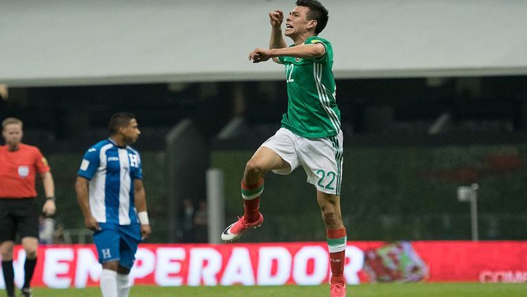Lozano celebra un gol con la Selección