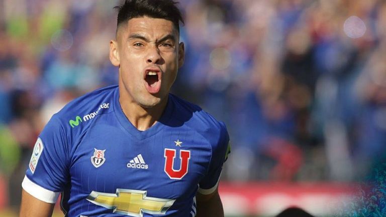 Felipe Mora celebrando un gol en el Nacional de Chile