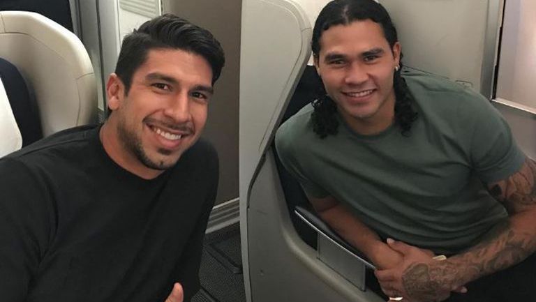 Herrera y Peña desde el avión rumbo a Escocia